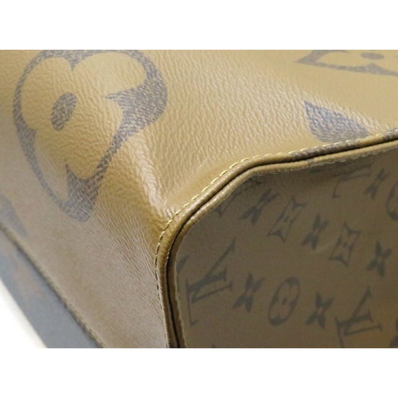 Louis Vuitton Onthego GM Monogram Giant Reverse Handbag - Picture 8 of 10